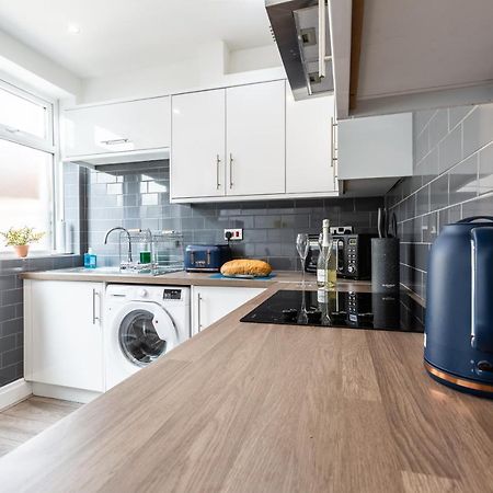 Connaught House - Wi-Fi, Parking, Contractors Villa Preston  Bagian luar foto