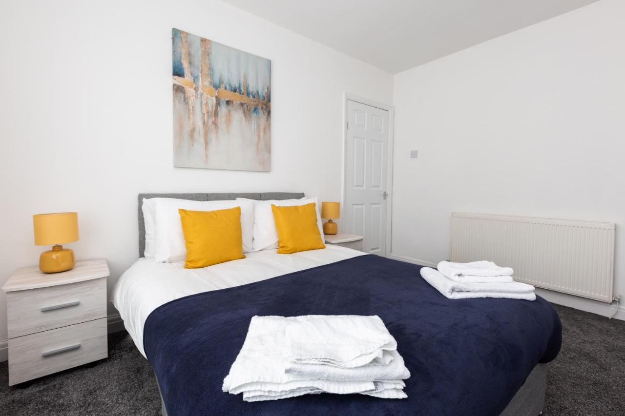 Connaught House - Wi-Fi, Parking, Contractors Villa Preston  Bagian luar foto