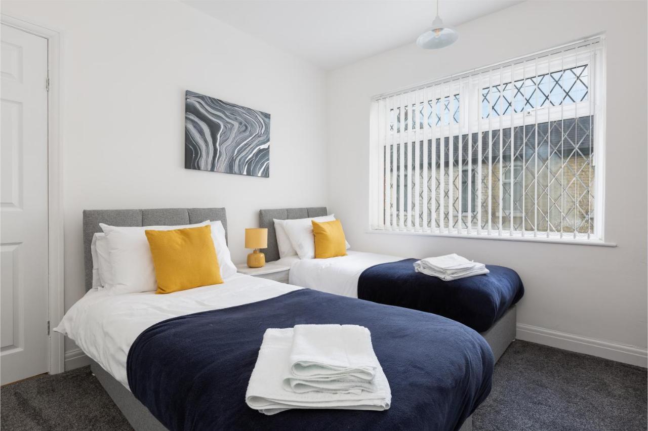 Connaught House - Wi-Fi, Parking, Contractors Villa Preston  Bagian luar foto