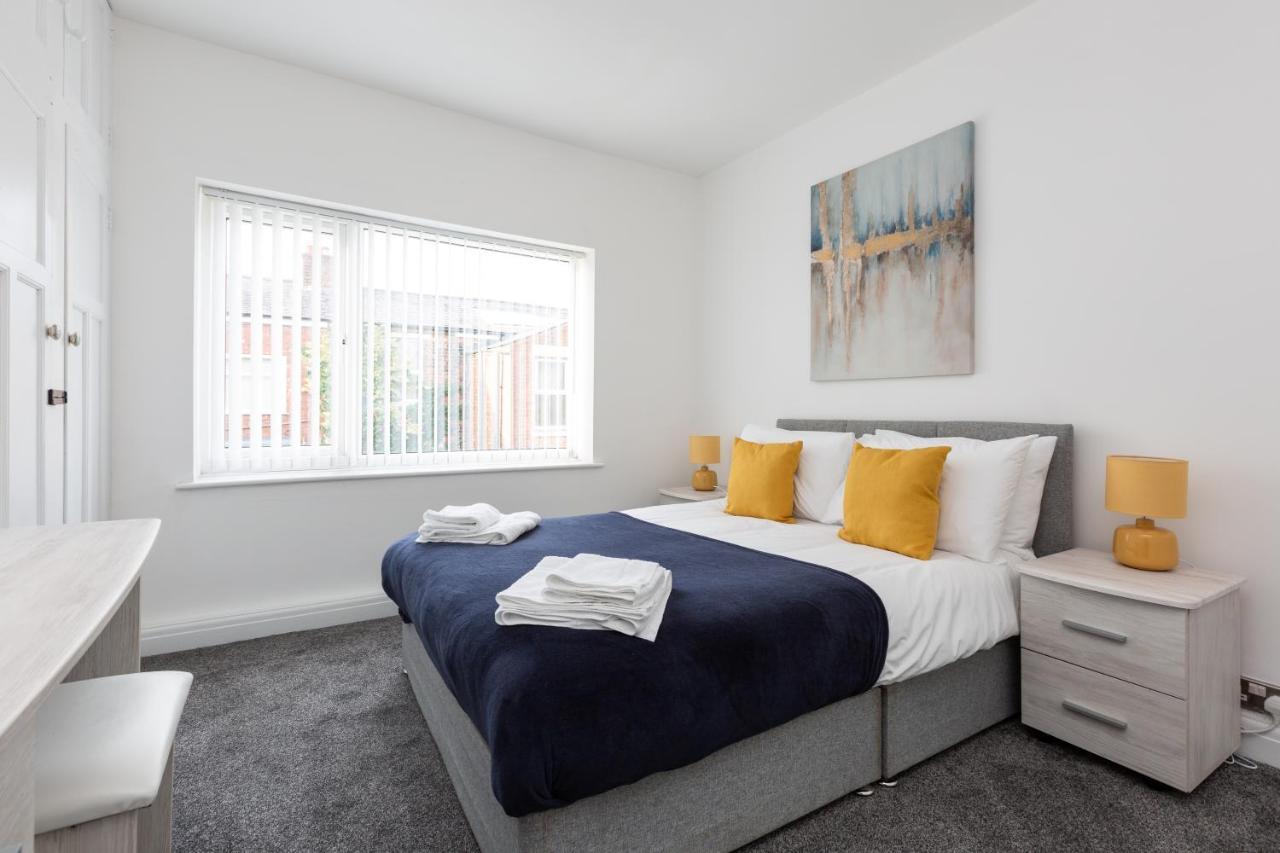 Connaught House - Wi-Fi, Parking, Contractors Villa Preston  Bagian luar foto