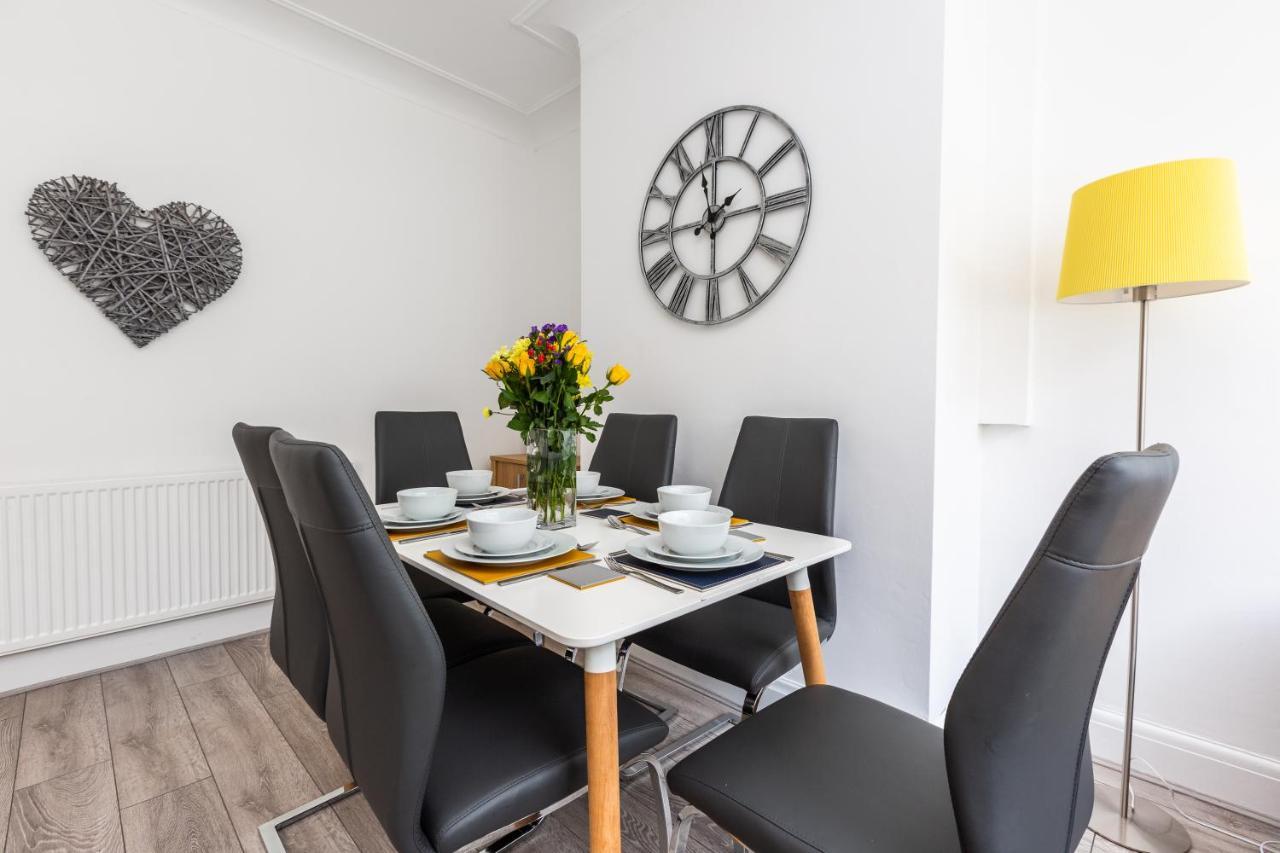 Connaught House - Wi-Fi, Parking, Contractors Villa Preston  Bagian luar foto