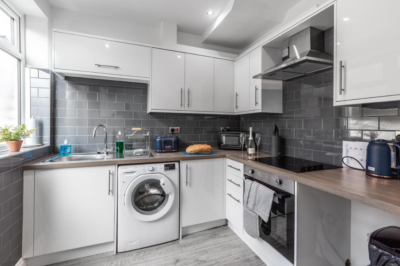 Connaught House - Wi-Fi, Parking, Contractors Villa Preston  Bagian luar foto