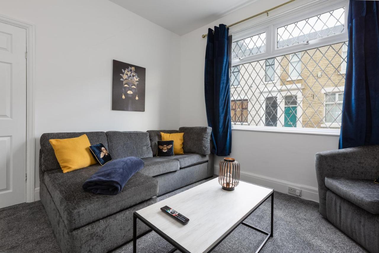 Connaught House - Wi-Fi, Parking, Contractors Villa Preston  Bagian luar foto