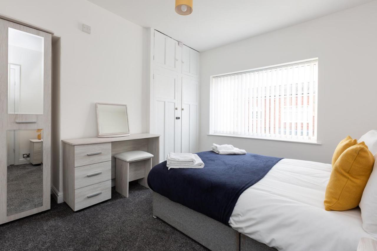 Connaught House - Wi-Fi, Parking, Contractors Villa Preston  Bagian luar foto