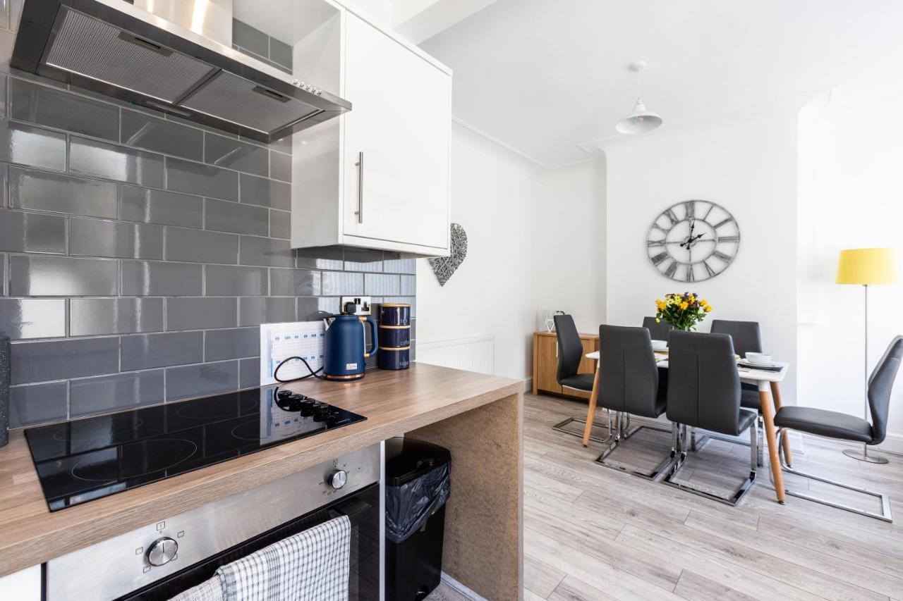 Connaught House - Wi-Fi, Parking, Contractors Villa Preston  Bagian luar foto
