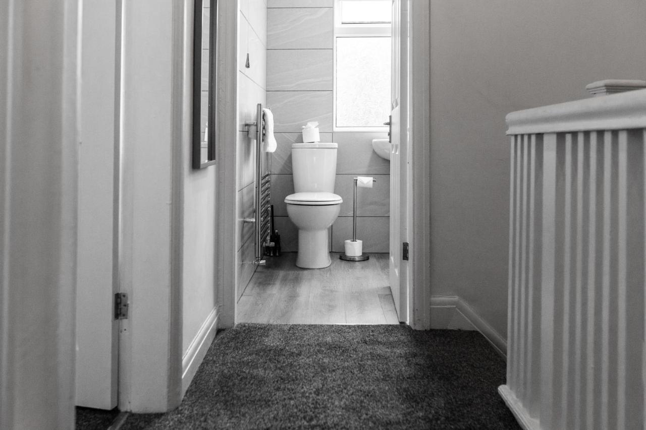 Connaught House - Wi-Fi, Parking, Contractors Villa Preston  Bagian luar foto