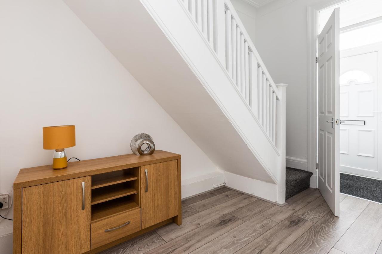 Connaught House - Wi-Fi, Parking, Contractors Villa Preston  Bagian luar foto