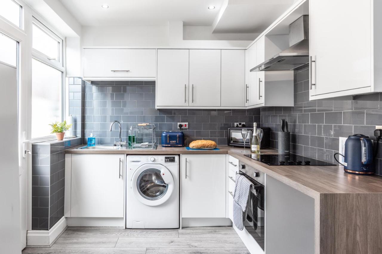 Connaught House - Wi-Fi, Parking, Contractors Villa Preston  Bagian luar foto