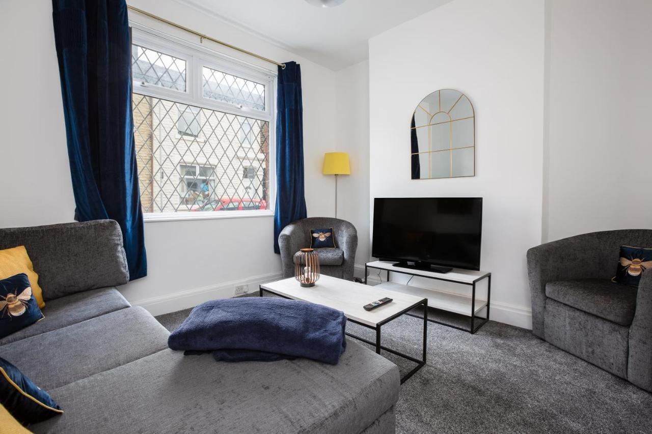 Connaught House - Wi-Fi, Parking, Contractors Villa Preston  Bagian luar foto