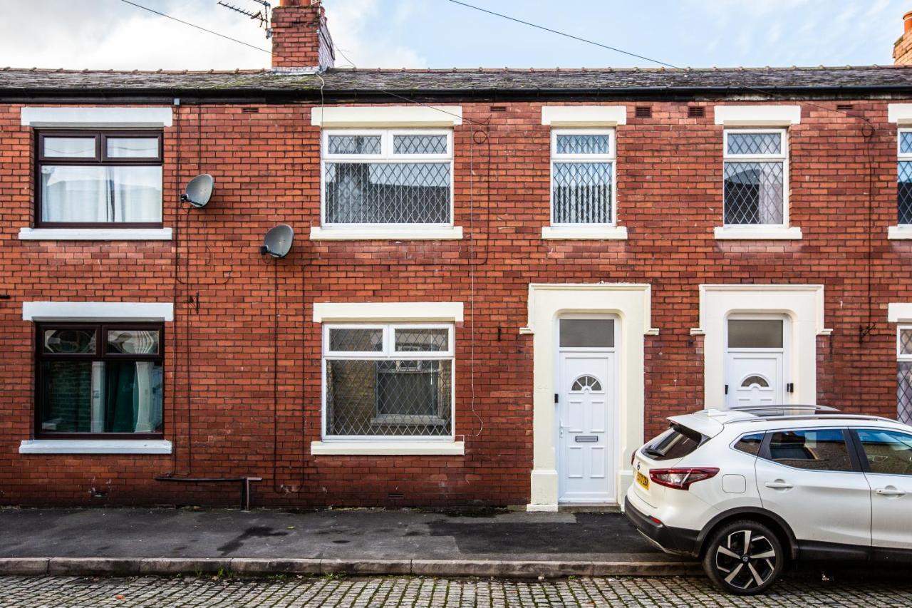 Connaught House - Wi-Fi, Parking, Contractors Villa Preston  Bagian luar foto