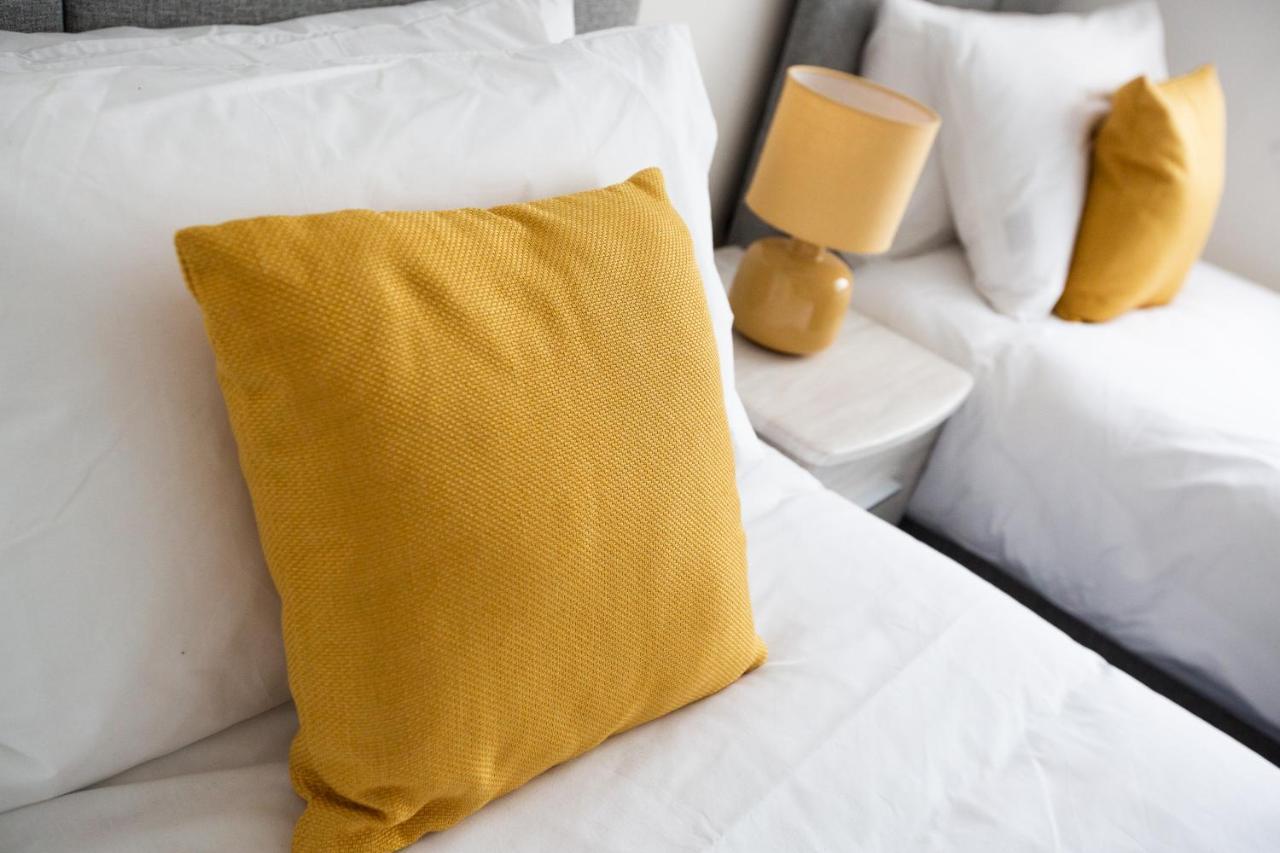 Connaught House - Wi-Fi, Parking, Contractors Villa Preston  Bagian luar foto