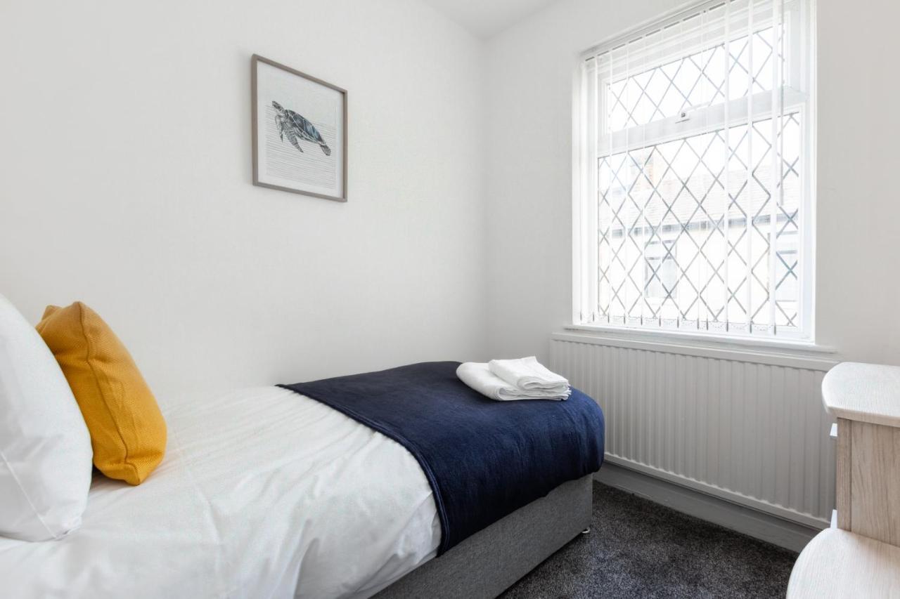 Connaught House - Wi-Fi, Parking, Contractors Villa Preston  Bagian luar foto