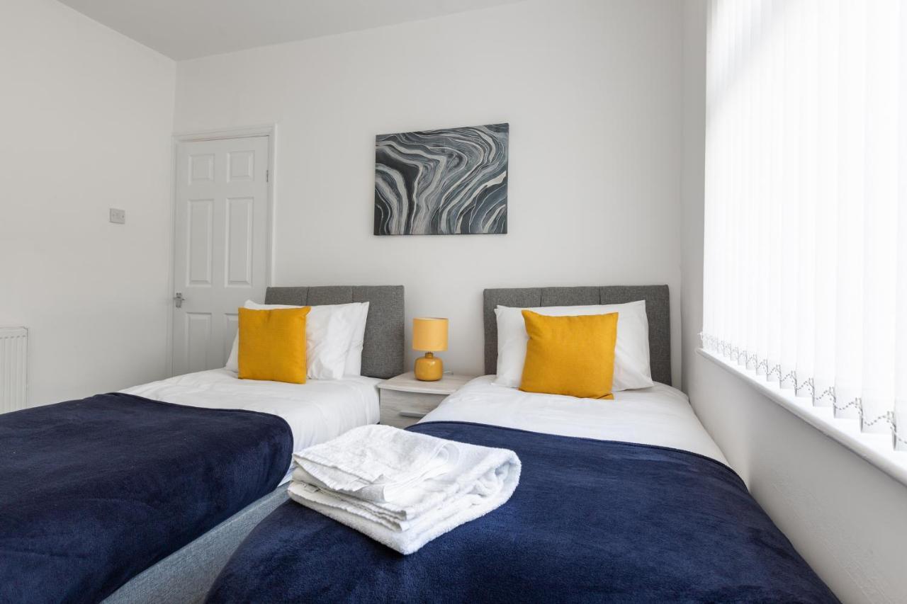 Connaught House - Wi-Fi, Parking, Contractors Villa Preston  Bagian luar foto