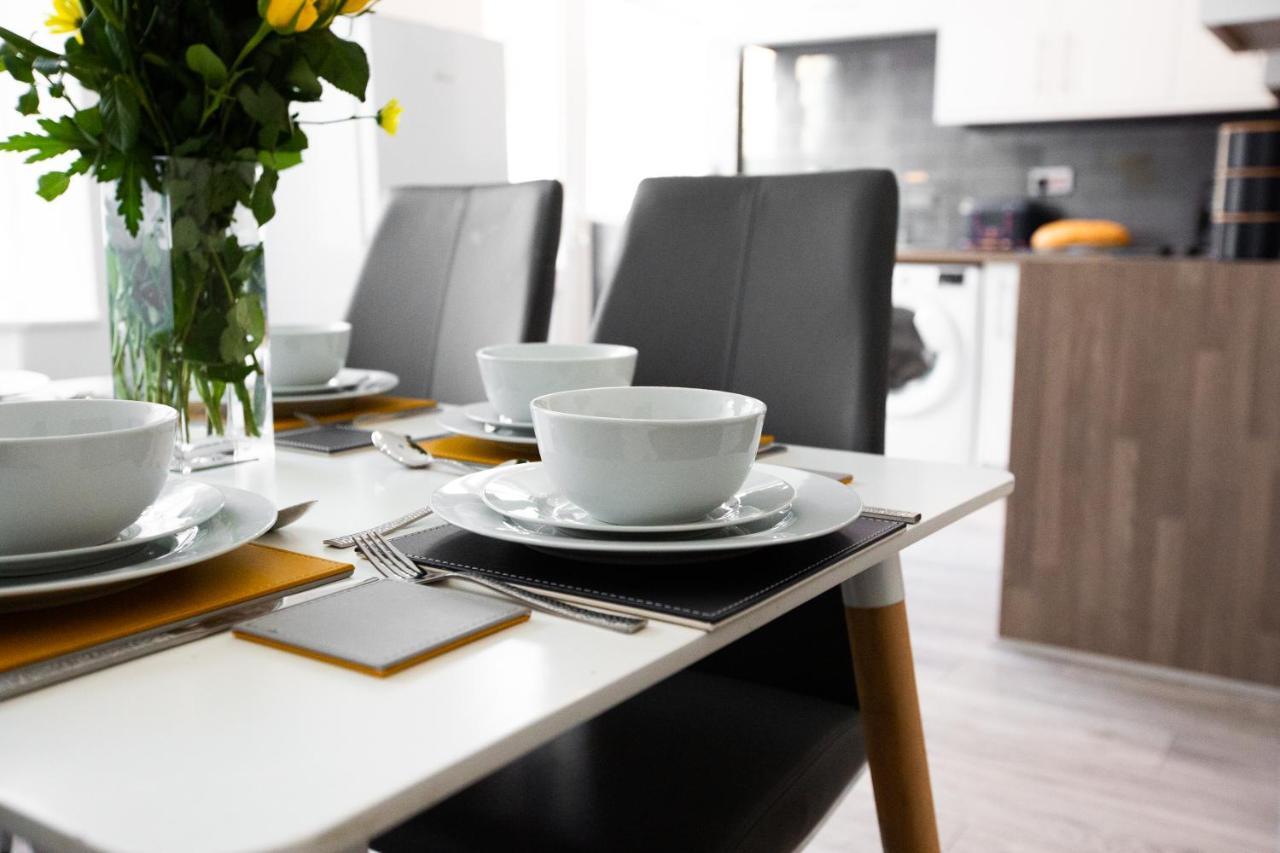 Connaught House - Wi-Fi, Parking, Contractors Villa Preston  Bagian luar foto