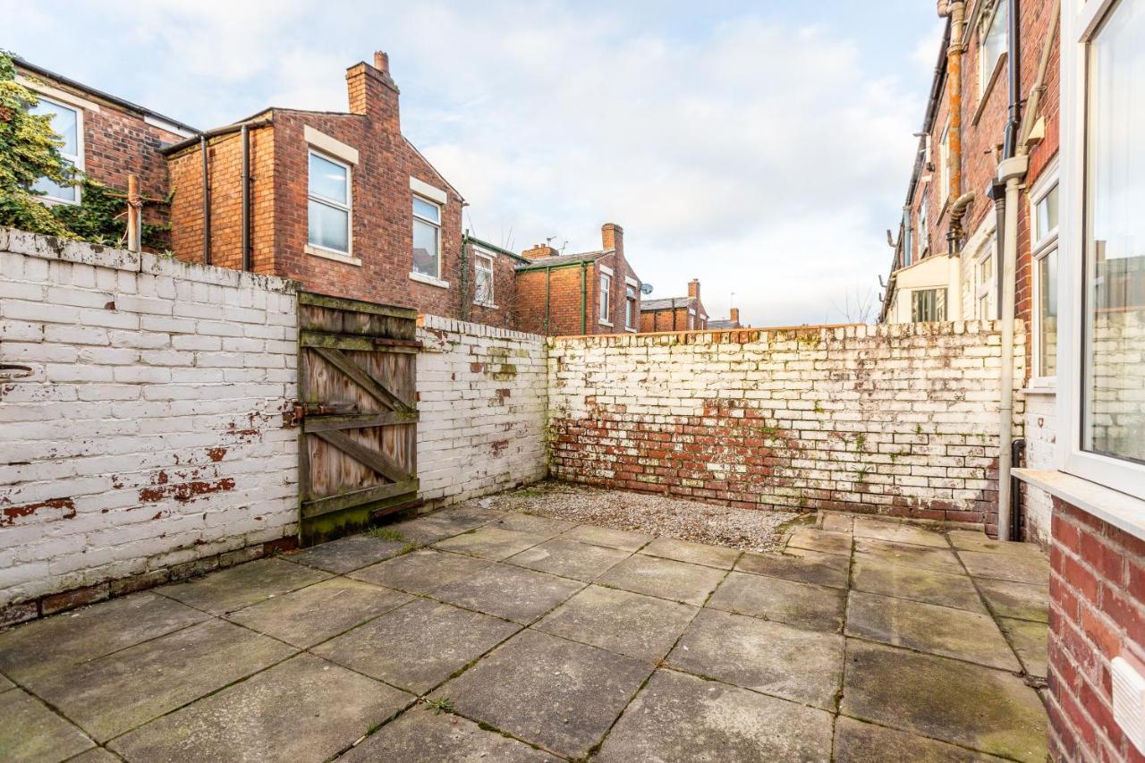 Connaught House - Wi-Fi, Parking, Contractors Villa Preston  Bagian luar foto