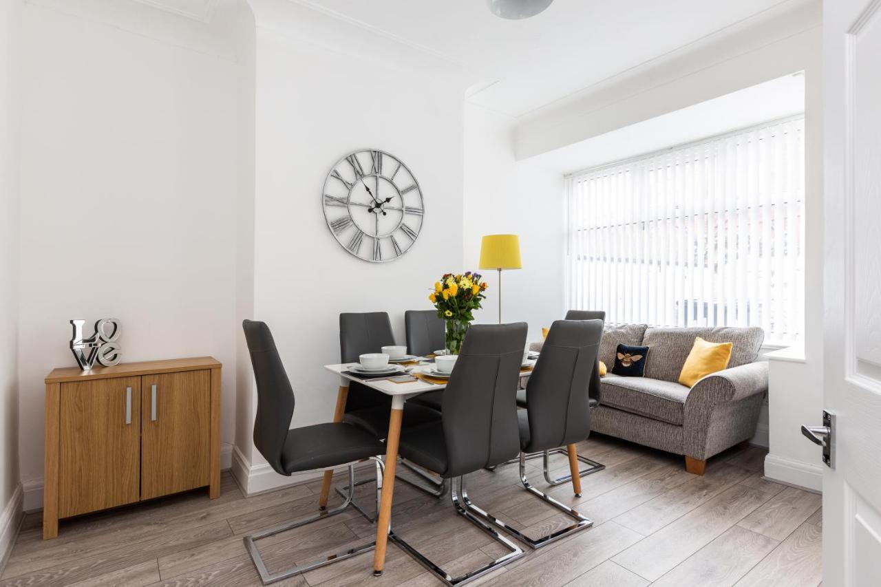 Connaught House - Wi-Fi, Parking, Contractors Villa Preston  Bagian luar foto
