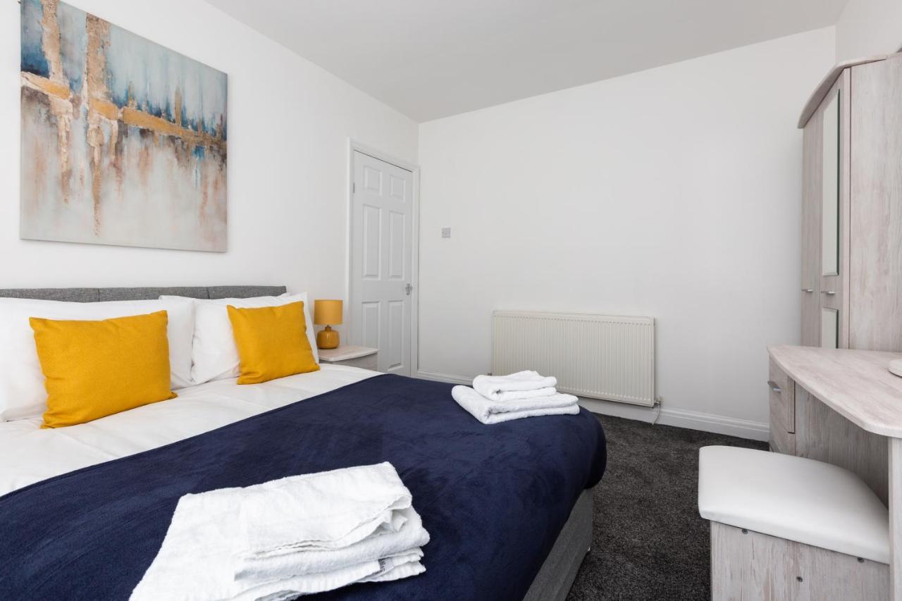 Connaught House - Wi-Fi, Parking, Contractors Villa Preston  Bagian luar foto
