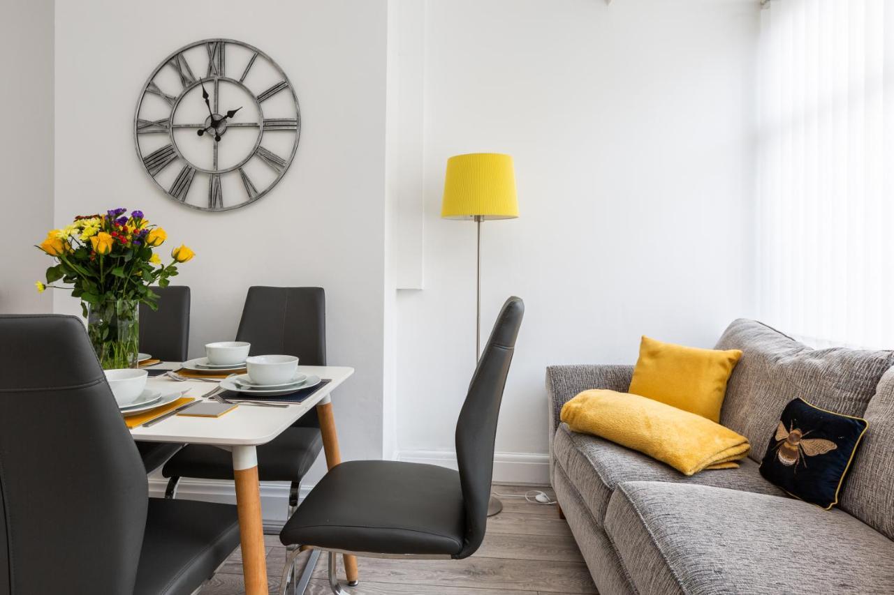Connaught House - Wi-Fi, Parking, Contractors Villa Preston  Bagian luar foto
