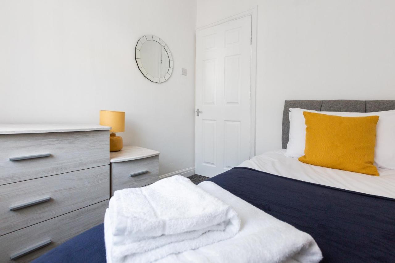 Connaught House - Wi-Fi, Parking, Contractors Villa Preston  Bagian luar foto